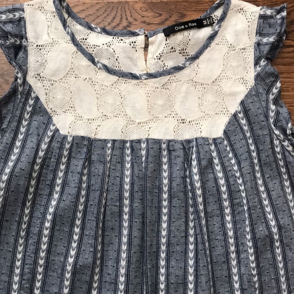 2 shirt lot: both flutter sleeveless, lace accents, button back closure. Size M - Picture 2 of 10